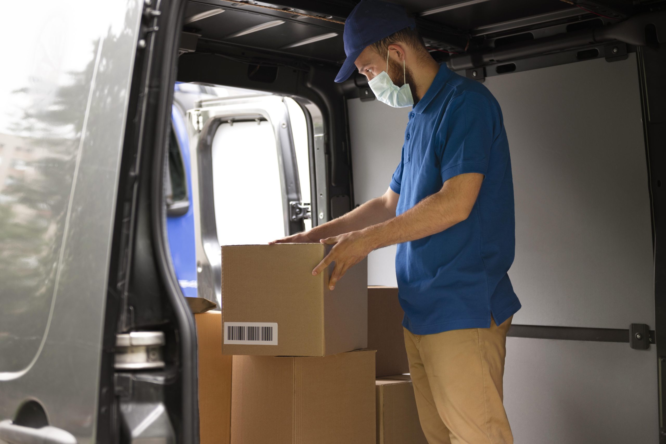 medium shot delivery man wearing mask